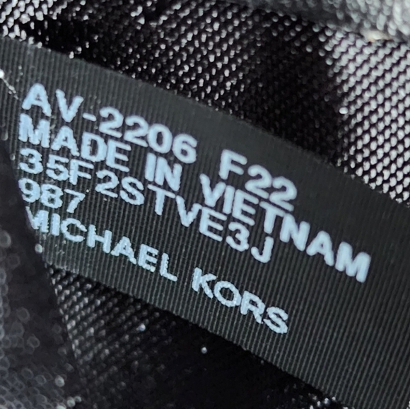 Michael Kors Jet Set LG Logo Phone Wallet Wristlet Black - Picture 4 of 6